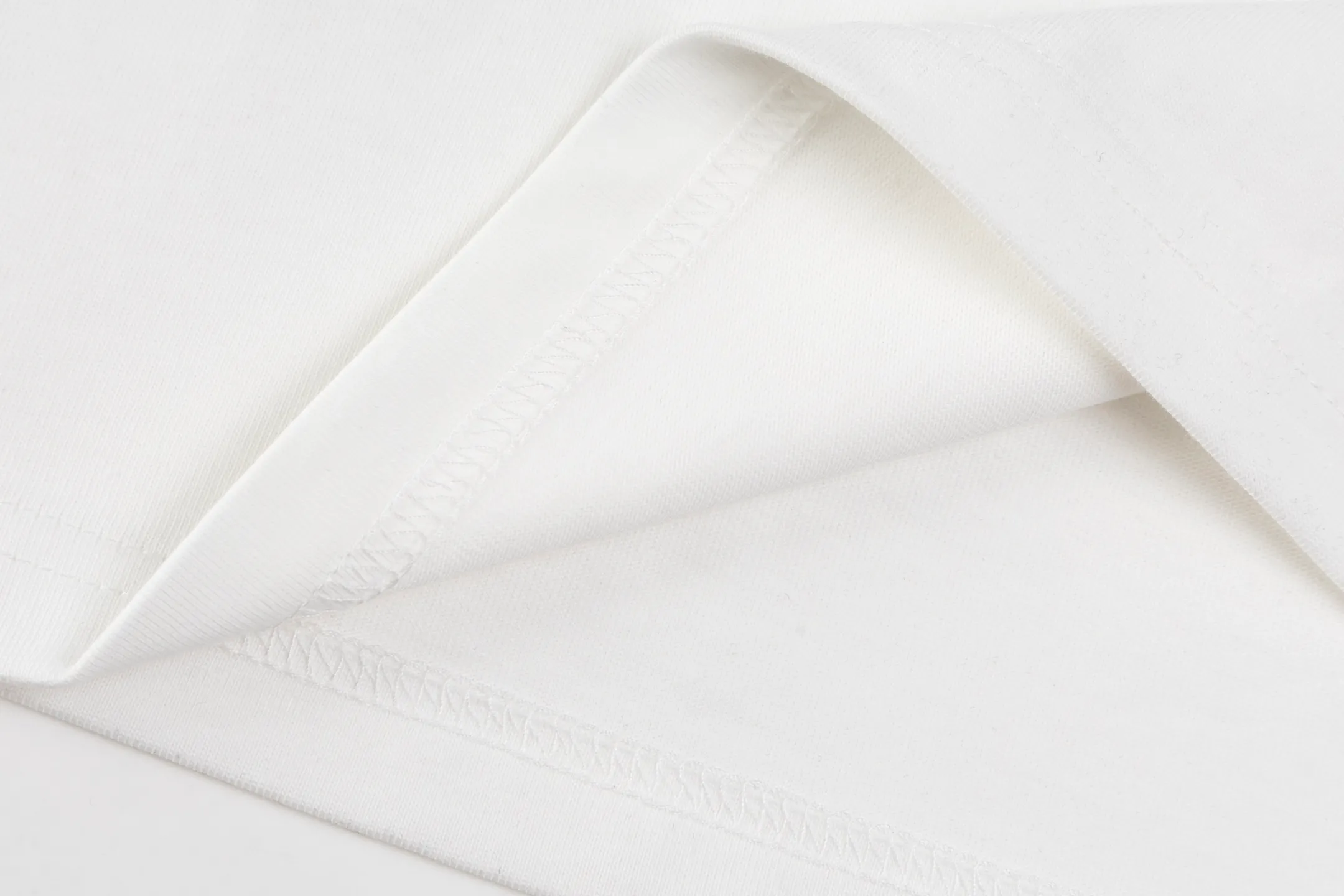 🅿️180 Style No. #Z67 Ralph Lauren embroidery small label round neck short sleeves Fabric: 32-count double yarn 280g pure cotton fabric Weaving and dyeing threads in the same cylinder with the same color The same color Process: Imported machine small label full embroidery Supporting: complete three labels Cardboard oil paper code sticker packaging High temperature pre-shrinking process before production, no shrinkage and deformation Imported machine professional plate production os version can wear up to 200 pounds Manual size measurement An error of 2-3cm is normal. Color: black white size: s m l xl